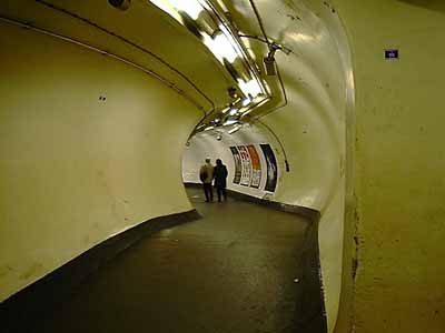�C�M���X�̎�s�����h���ɂ���n���S�����J�X�^�[�E�Q�[�g�w�̒n����