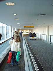 �q�[�X���[��`�̏o���Q�[�g�֌������i�C�M���X�j