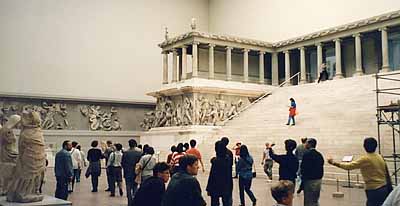 �h�C�c�̃x�������s���ɂ���y���K���������ق̃[�E�X�̑�Ւd